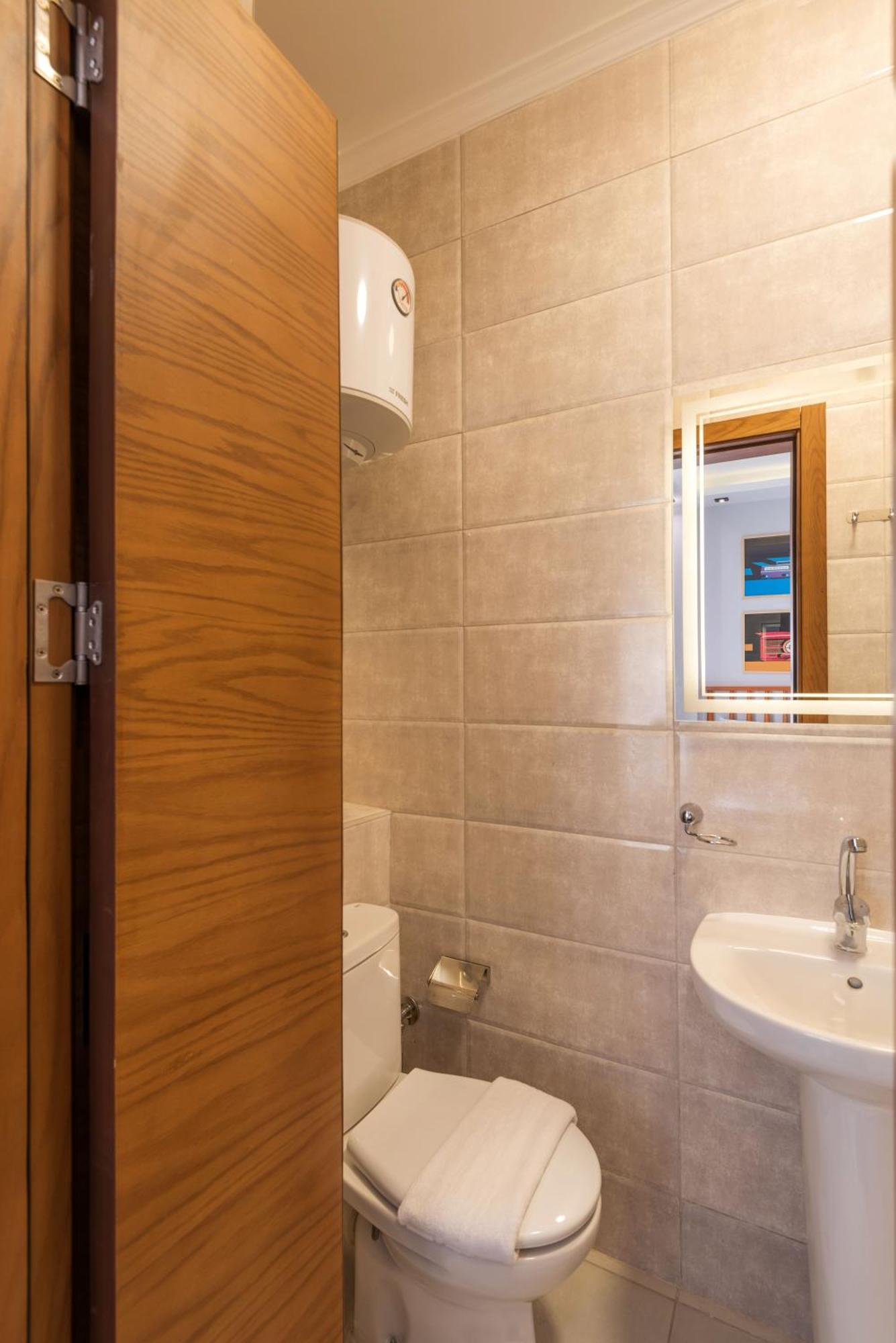 Travelholic Auc Residence Kaherah Luaran gambar