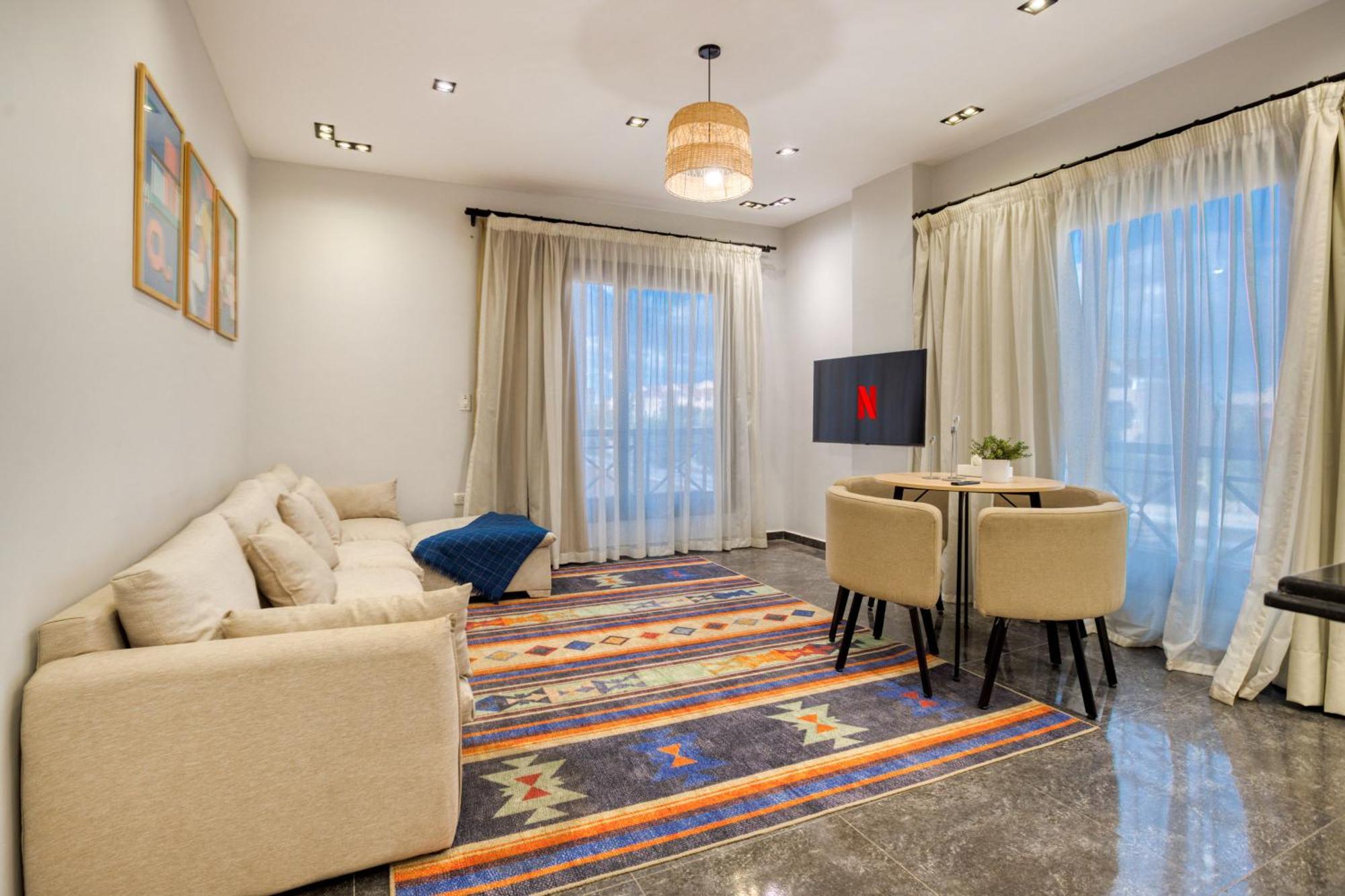 Travelholic Auc Residence Kaherah Luaran gambar